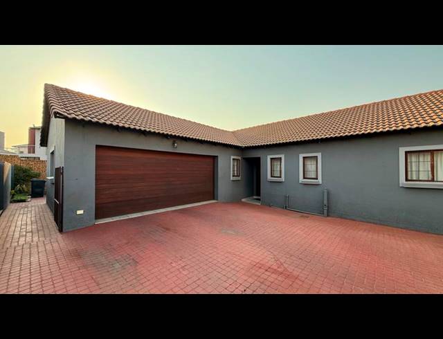 3 BEDROOM HOUSE FOR SALE IN THATCH HILL ESTATE